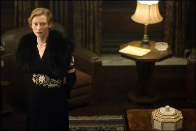 Dans quel film Tilda Swinton est-elle une femme qui s'attache &agrave; un homme pas comme les autres ?