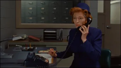 Dans quel film Tilda Swinton travaille-t-elle dans les services sociaux ?