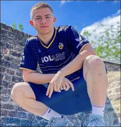 Dans quel pays est-il né ?