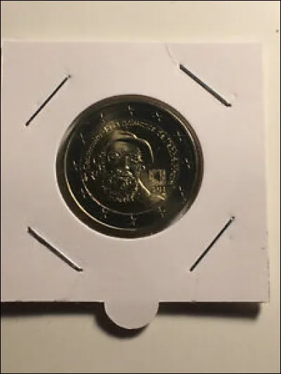 Une pièce de monnaie de 2 euros commémore la naissance de l'Abbé Pierre. Quelle était sa date de naissance ?