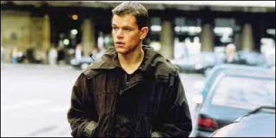 Dans le film "La Mémoire dans la peau", comment s'appelle le héros incarné par l'acteur Matt Damon ?