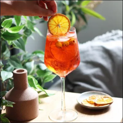 Quel vin blanc pétillant italien ajoute-t-on à l'apérol pour obtenir un Spritz ?