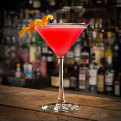 Quel alcool est à la base du Cosmopolitain ?