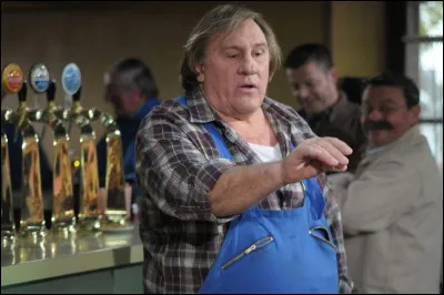 Dans quel film Gérard Depardieu est-il un homme presque analphabète ayant des rapports compliqués avec sa mère ?