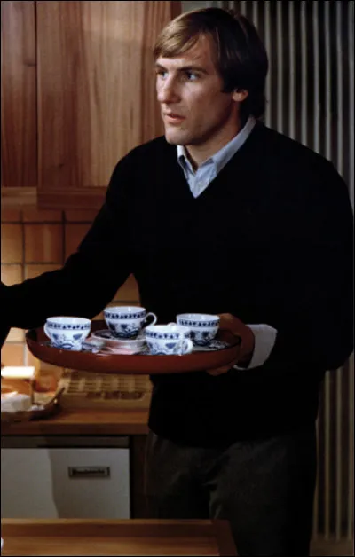 Dans quel film Gérard Depardieu est-il un homme dont la voisine est une ancienne compagne ?