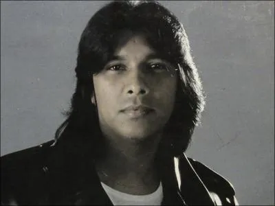 Shake est un chanteur des annes. .