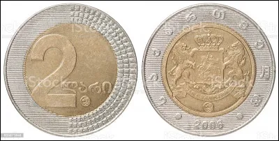 De quel genre la monnaie 'lari" est-elle ?