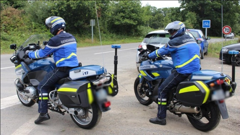 De quelle marque sont ces motos de la gendarmerie ?