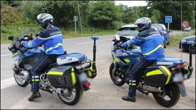 De quelle marque sont ces motos de la gendarmerie ?