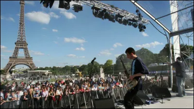 Le groupe Alice Cooper chante "Sex Death and Money".