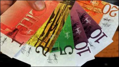 En espagnol, "argent" se dit "dinero".