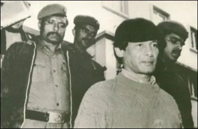 Que fait-il dans la prison de Tihar à New Delhi ?