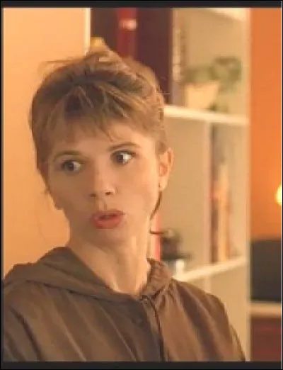 Dans quel film Victoria Abril est-elle une femme dont le mari a déserté le foyer familial ?