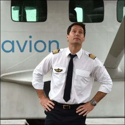 En quelle année devient-il pilote de ligne ?