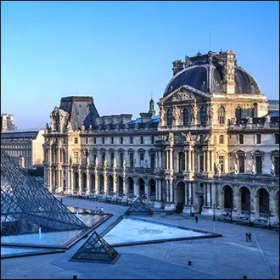 Quel objet brevet&eacute; en 2005 est interdit au mus&eacute;e du Louvre ?