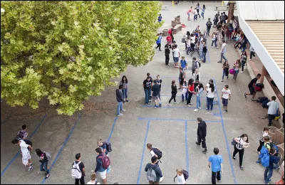 Commune de 3 300 du département de Seine-et-Marne, située en bordure de la ville nouvelle de Marne-la-Vallée :