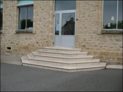 Commune de 850 habitants du département de la Drôme, située près de Romans-sur-Isère :