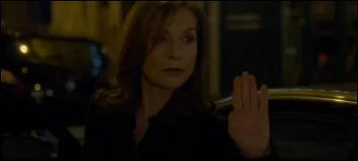 Dans quel film Isabelle Huppert est-elle une femme qui a été violée mais qui continue de vivre normalement ?