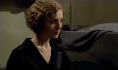 Dans quel film Isabelle Huppert est-elle une prostituée s'opposant de plus en plus à ses parents ?