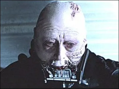 Dans "Le retour du Jedi", quel acteur incarne Dark Vador quand Luke lui retire son masque ?
