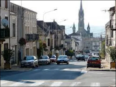 Ville néo-aquitaine, en Agenais, Fumel se situe dans le département ...