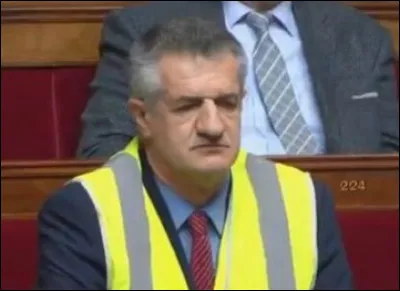 Ce parlementaire déjà candidat en 2017 avec 1,21% au 1er tour se remet en selle. Quel est ce candidat proche de la ruralité ?