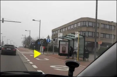 Pour tourner à droite à cet endroit je dois :