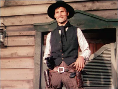 Quel cinéaste a réalisé "L'homme des vallées perdues" avec Alan Ladd dans le rôle de Shane, le cowboy solitaire, Jack Palance et Jean Arthur ?