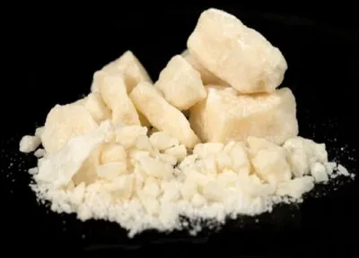 Une galette est le nom donn&eacute; &agrave; une dose de crack. Sous quel autre nom est-il vendu ?