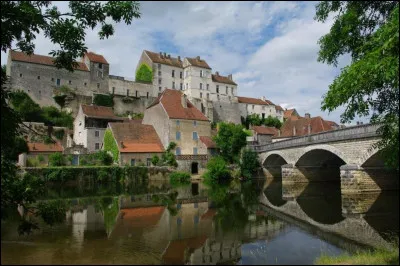 Dans quel département verrez-vous le village de Pesmes ?