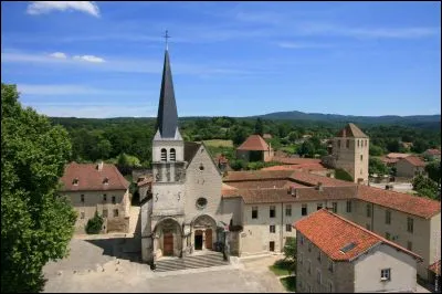Dans quel département peut-on voir l'abbaye et le village d'Ambronay ?