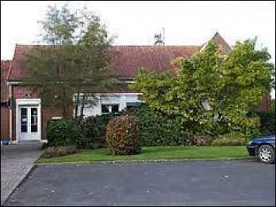 Village de l'arrondissement de Montdidier, dans les Hauts-de-France, Faverolles se situe ...