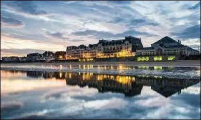 Comment appelle-t-on les habitants de la ville de Cabourg, située en Normandie ?