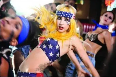 Avec qui chante-t -elle la chanson 'Telephone' ?