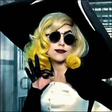 Avec qui devait-elle la chanter au dpart ?