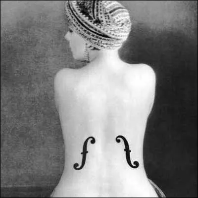 Quel peintre et photographe, figure du Montparnasse de l�entre-deux-guerres, a r&eacute;alis&eacute; l��uvre baptis&eacute;e "Violon d�Ingres" ?
