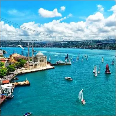 Quel d&eacute;troit relie la mer Noire &agrave; la mer de Marmara ?