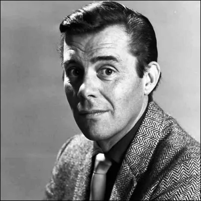 Dans quel film de Luchino Visconti adapt&eacute; d�une nouvelle de Thomas Mann Dirk Bogarde incarne-t-il un vieux compositeur fascin&eacute; par un jeune adolescent ?