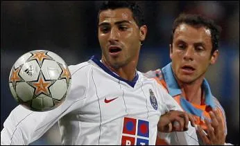Quaresma, c'tait mieux avant. Avant de cirer le banc de l'Inter, le Ben Arfa portugais fut un grand espoir de Porto. Au point de faire passer pour le nouveau Lizarazu celui qui le stoppa en C1 2007 :