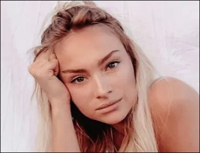 Dans quelle série joue-t-elle ?