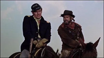 Qui est le réalisateur de "Major Dundee", film dans lequel le major Dundee, du 3e Régiment d Cavalerie décide de se lancer à la poursuite du chef apache Sierra Chariba ?