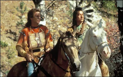 Qui a réalisé "Danse avec les loups", film qui raconte l'histoire d'un officier nordiste décoré de la guerre de Sécession et parti vivre aux côtés des Sioux ?