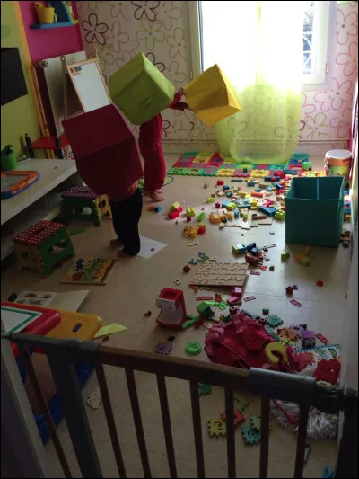 Une fille viens chez toi à l'improviste et voit que ta chambre est en bazar.
Que dis-tu ?