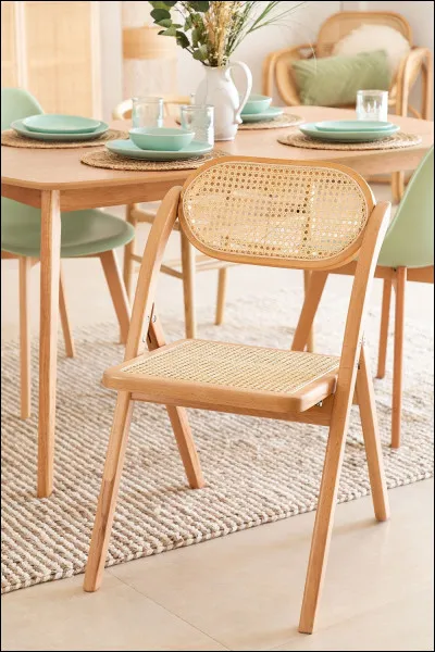 Petite commune de 35 habitants du département de l'Aube, située au nord de Bar-sur-Aube :