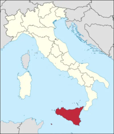 Quelle est cette ville, capitale la Sicile, grand centre portuaire, tertiaire et touristique ?