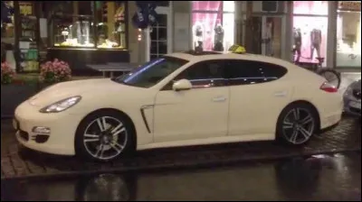 Allez ! Pour finir soyons fou ! On s'offre une course en...