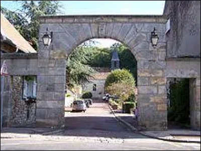 Nous terminons notre balade à Villiers-Saint-Frédéric. Ville francilienne de la Grande Couronne, elle se situe dans le département ...