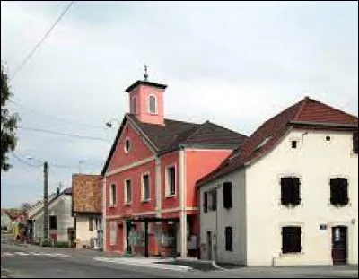 Village de la banlieue Montbéliardaise, Nommay se situe ...