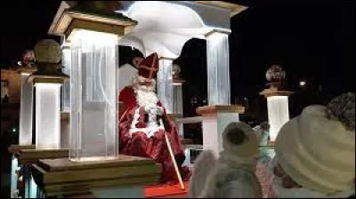 Quel animal accompagne souvent Saint-Nicolas ?