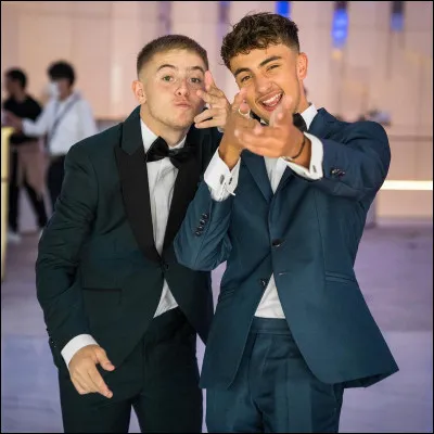 Ces deux personnes sont-elles des chanteurs ?